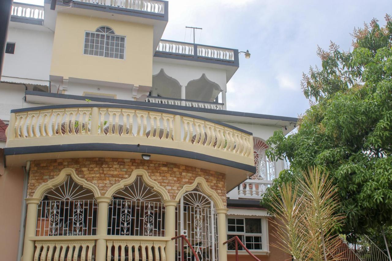 Van Villa Guesthouse Negril Exterior foto